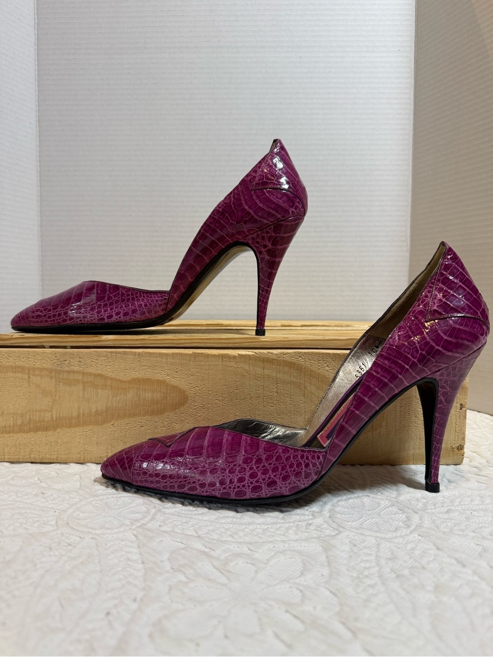 Croc Embossed Leather Stiletto Purple Pointed Handmade Italy 10.5 Susan Bennis